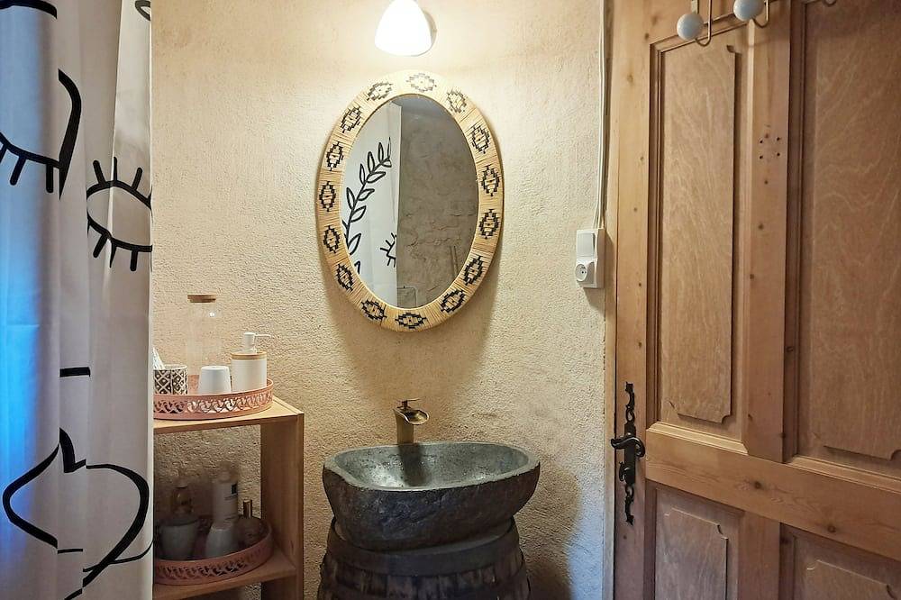 Room in a Provençal bastidon in Salernes, Draguignan region