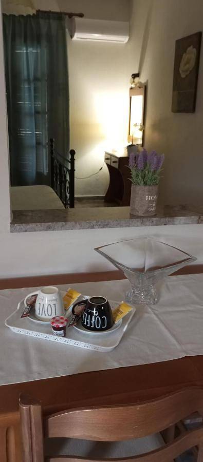 Gîte pour 2 personnes, avec jardin dans Liapádes - 4