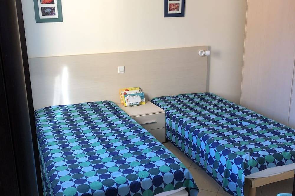 Air-conditioned Duplex, ideally located for exploring Corsica, beach 200 m in Losari, Belgodère