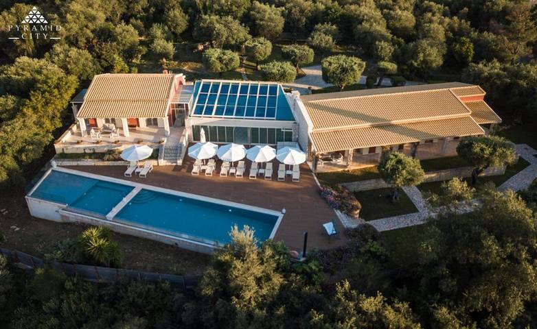 Διαμερίσματα διακοπών για 11 άτομα, με Μπαλκόνι και Μπανιέρα υδρομασάζ καθώς και Ταράτσα και Κήπο στον Άγιο Σπυρίδων