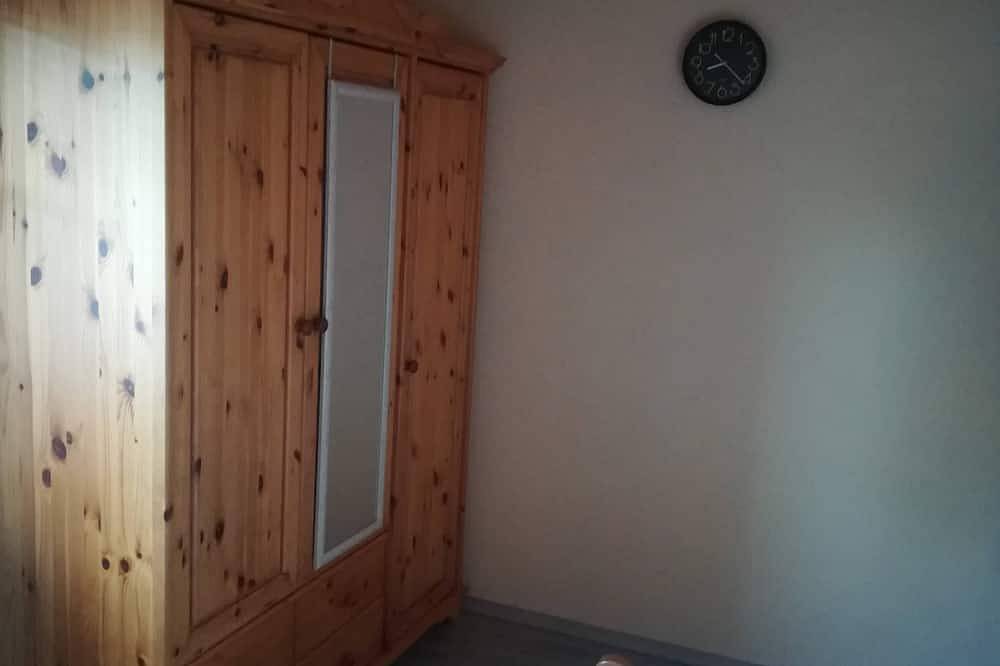 Ganze Wohnung, Große und gemütliche Ferienwohnung mit überdachtem Freisitz und Garten in Schwarzenbach an der Saale, Landkreis Hof