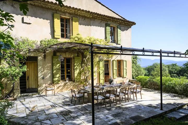 Vacation rental for 10 people, with pool and yard in Apt