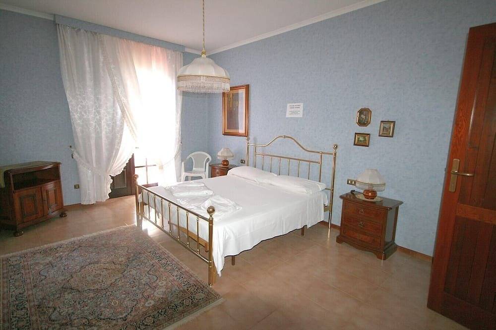 Villa Trapezio with private pool and tennis court in Sant'Andrea (Sardinien), Campidano