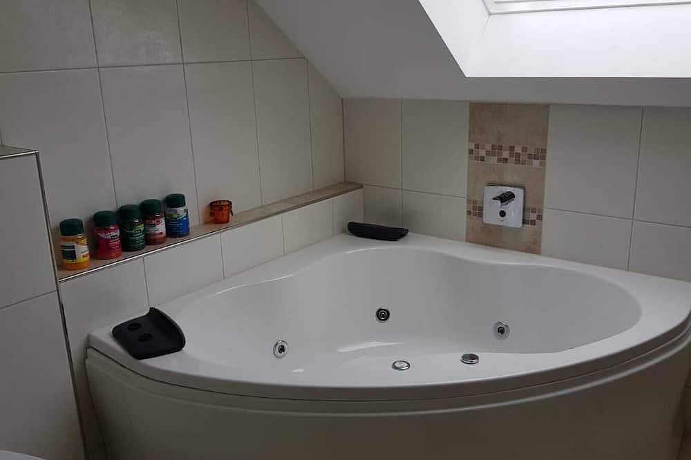 Ganze Wohnung, Super schöne 5 Sterne luxus Ferienwohnung Adlerhorst (& Wallbox) in Nümbrecht, Oberbergischer Kreis