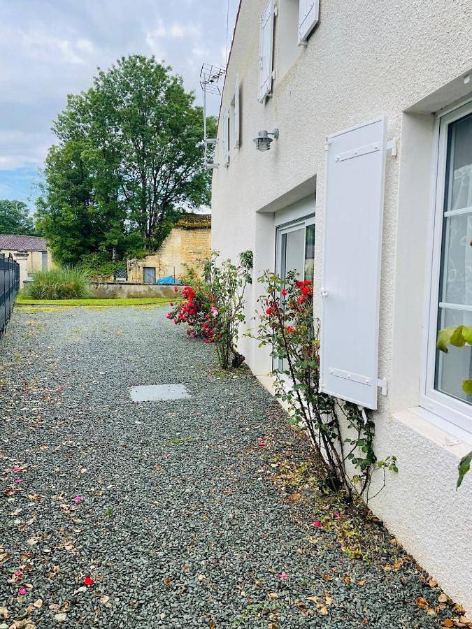 Location de vacances pour 6 personnes, avec Terrasse et Jardin à Asnières-la-Giraud