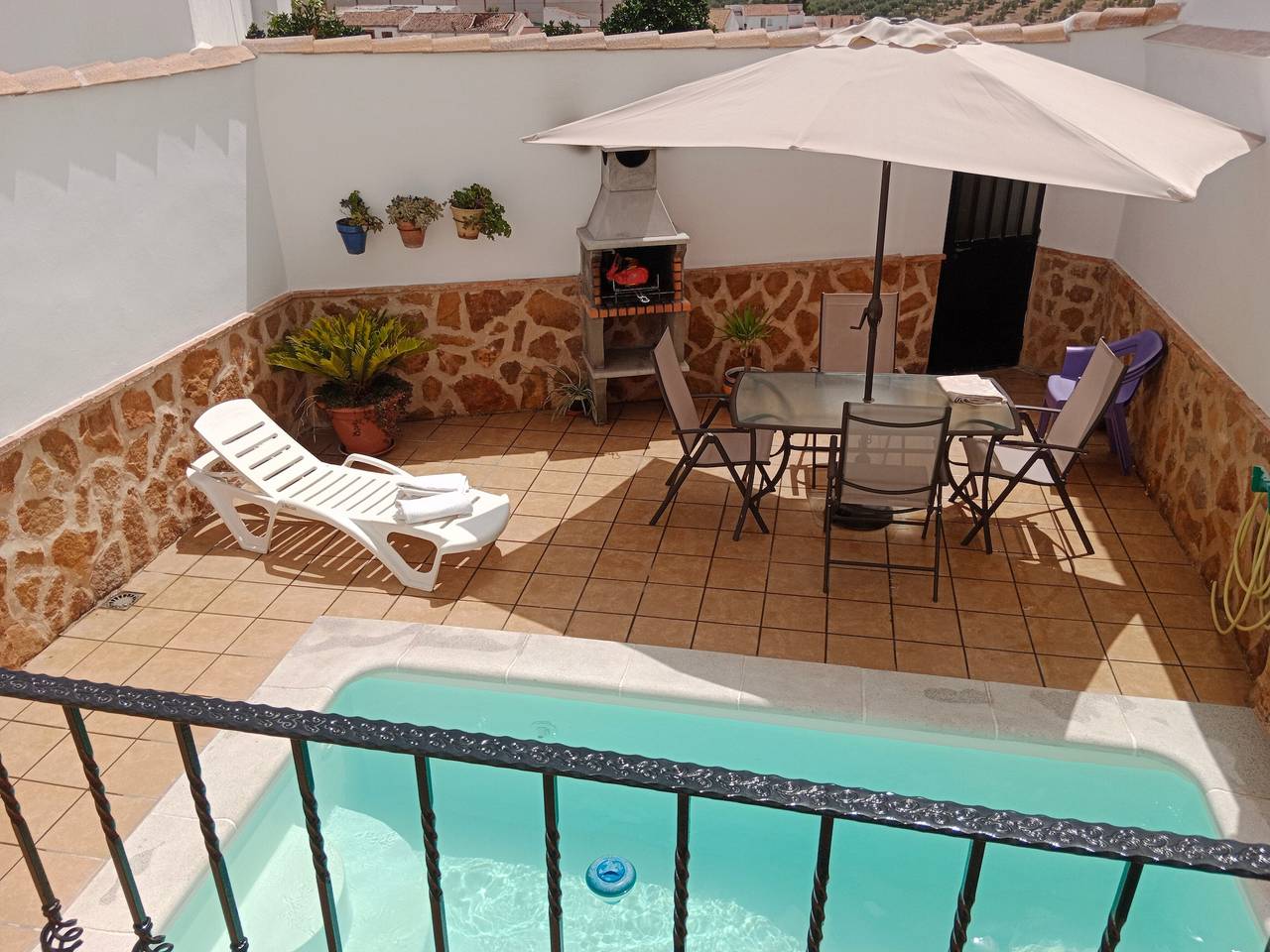Casa de vacaciones La Reconquista con piscina, jardín y Wi-Fi in Santa Elena, Sierra Morena