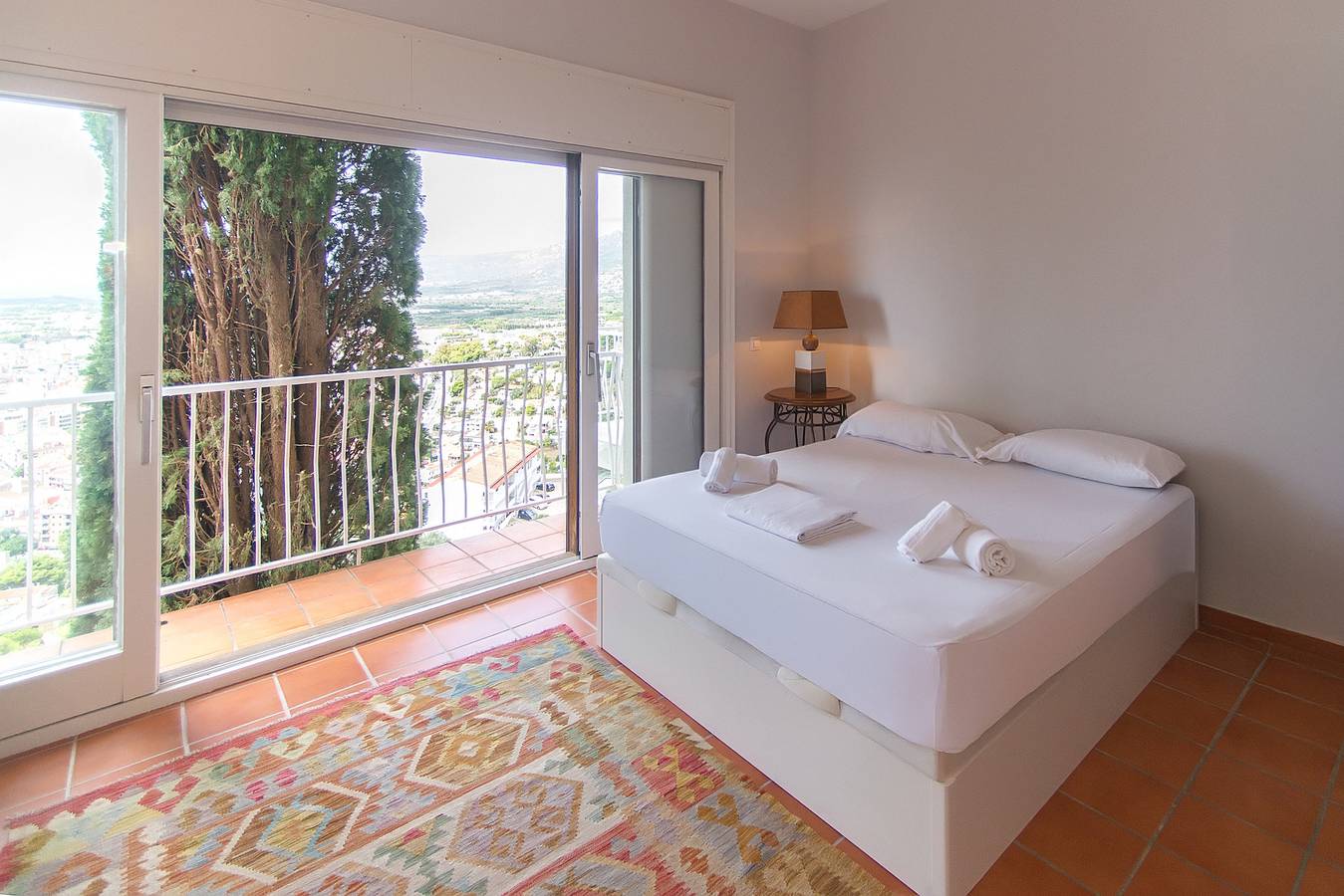 Welcs Villa 280 Emp en una piscina panorámica in Roses, Upper Empordà