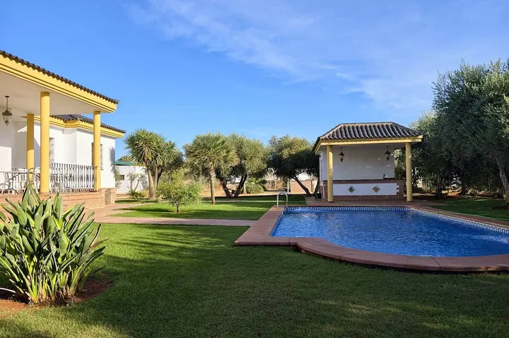 Villa pour 14 personnes, avec piscine et jardin - 1