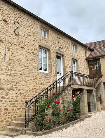 Gîte pour 6 personnes, avec terrasse à Change