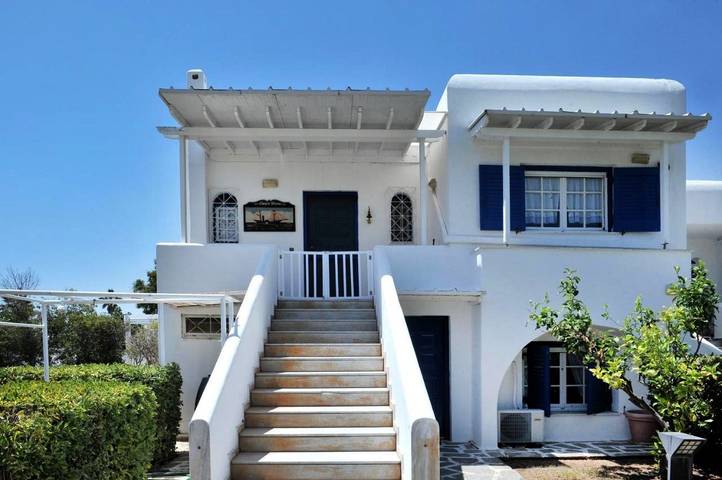 Location de vacances pour 8 personnes, avec piscine ainsi que jardin et vue, adapté aux familles dans Saronida - 3