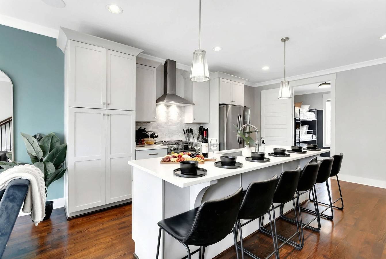 Near Gulch 12 South Book Luxury Now in Nashville, Tennessee