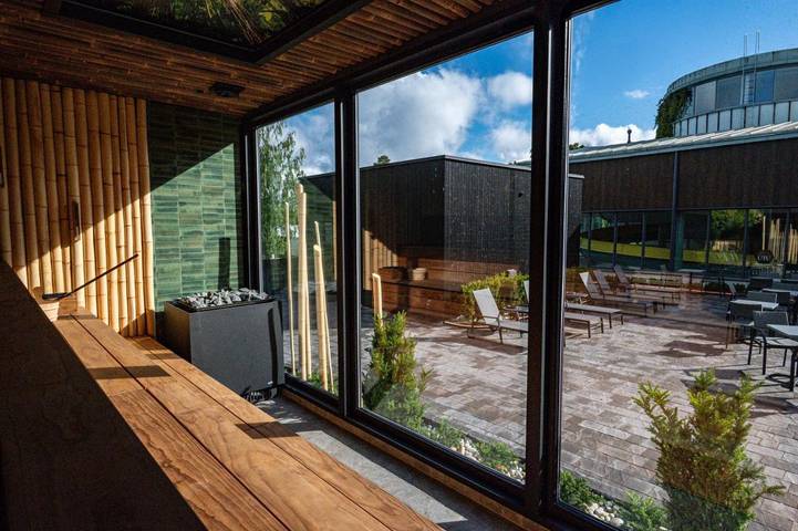 Hotel für 6 Personen, mit Balkon und Whirlpool sowie Terrasse und Garten