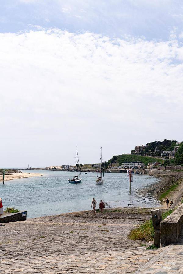 Hôtel pour 2 personnes, avec vue et terrasse, animaux acceptés dans Office De Tourisme De Barneville Carteret - 2