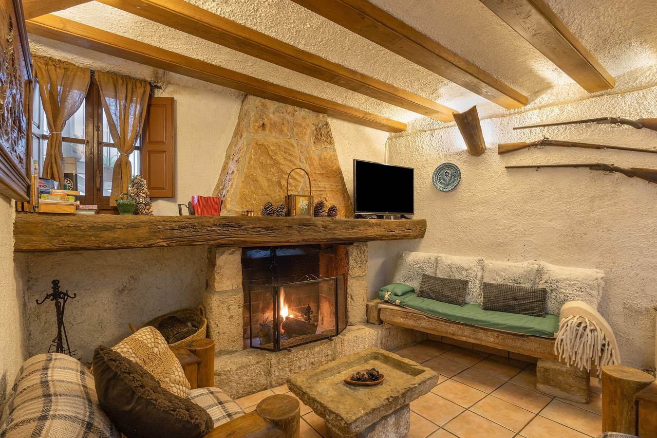 Chalet 'Can Pavet' mit Bergblick, privatem Pool und Wi-Fi in Alt Penedès, Barcelona Binnenland