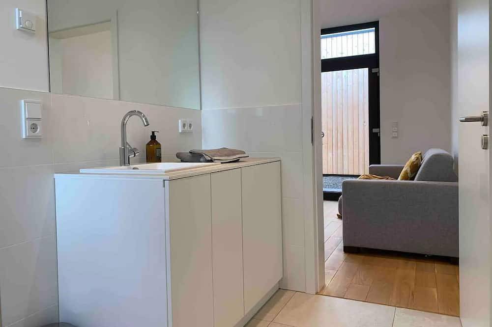 Ganze Wohnung, Moderne Ferienwohnung mit Innenhof in Brohl-Lützing, Osteifel