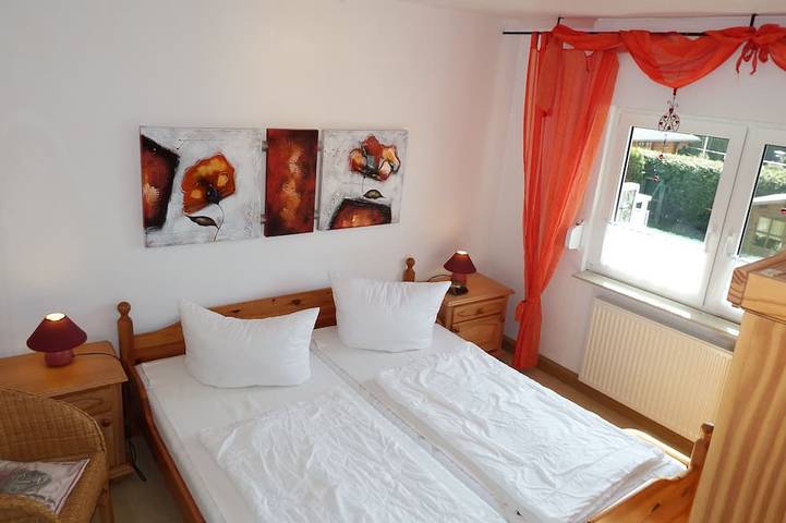 Ferienhaus für 6 Personen, mit Terrasse und Pool sowie Garten in Ostfriesland - 4