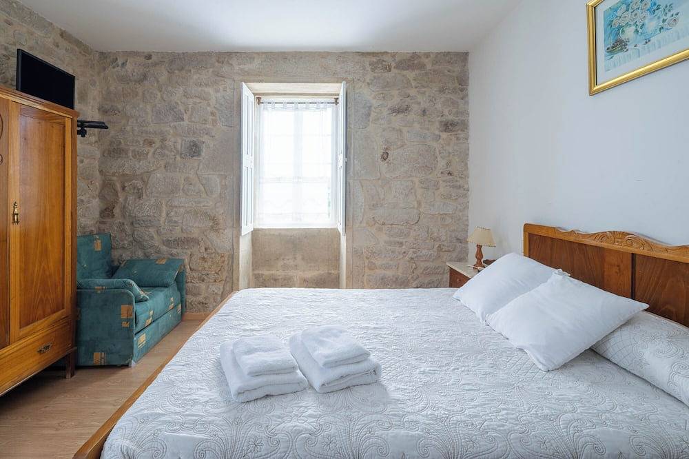 Country House 'Marica' with Mountain View, Private Pool and Private Terrace in A Estrada, Pontevedra Province
