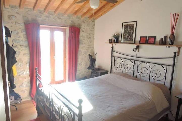 Gîte pour 2 personnes, avec terrasse et jardin à Eus - 2