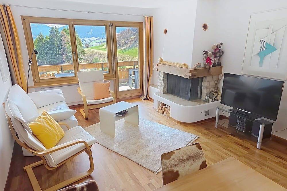 Ganze Wohnung, Schöne Wohnung für 4 Gäste mit  W-Lan, Pool, Tv, Balkon, Haustiere erlaubt und Panoramablick in Salux, Surses