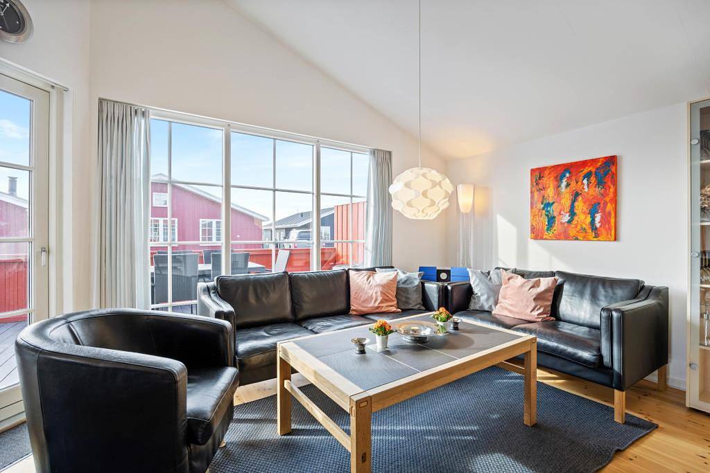 Hyggeligt sommerhus med spabad og plads til 6 personer in Nørre Lyngvig, Hvide Sande