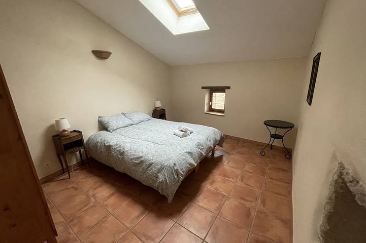 Gîte pour 4 personnes, avec balcon ainsi que piscine et jardin à Saint-André-de-Roquepertuis - 2