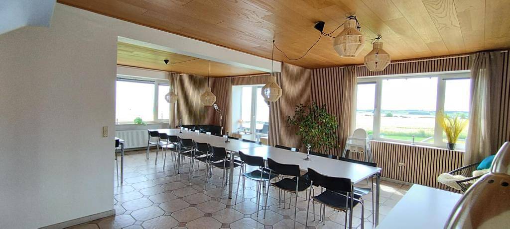 730 m² großes, schönes Poolhaus mit Blick auf den Fjord und die Landschaft sowie Weg zum Strand. in Morsø, Limfjord in Nordjütland