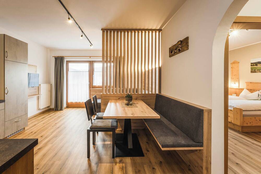 Ganze Wohnung, Die Ferienwohnung Dorfblick mit Südbalkon in Rodeneck, Dolomiti Superski
