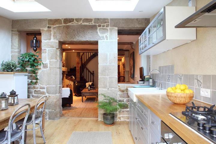 Location de vacances pour 9 personnes, avec jacuzzi et terrasse à Guémené-sur-Scorff