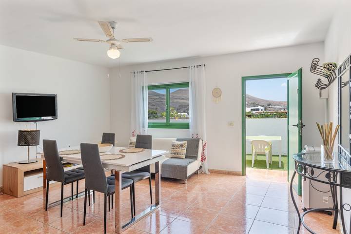 Entire apartment, La Dehesa Vacation Apartment with Mountain Views and Wi-Fi in Uga, Yaiza