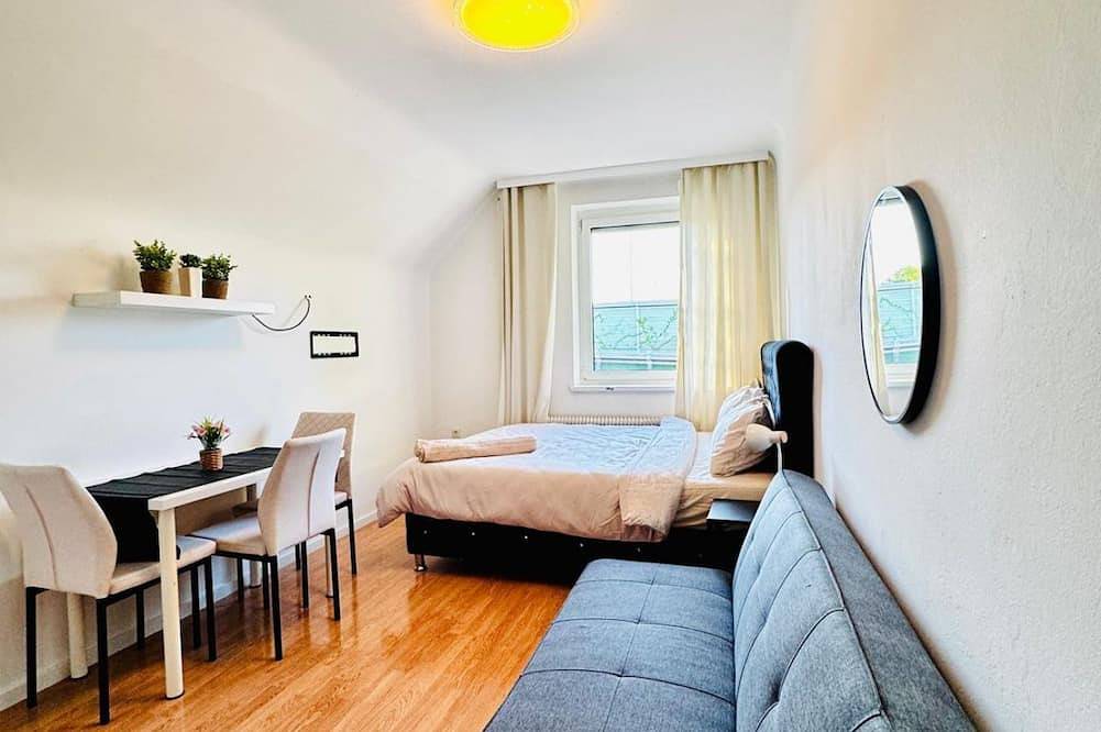 Spacious Room in Garden Villa – Walk to the Danube in Floridsdorf, Wien
