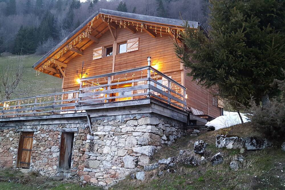 Alpine chalet 10 km from La Clusaz and Le Grand Bornand in Thônes, Annecy und Umgebung