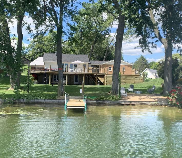 Vacation home for 6 people, with lake view and balcony as well as yard, kid friendly in Lake Michigan
