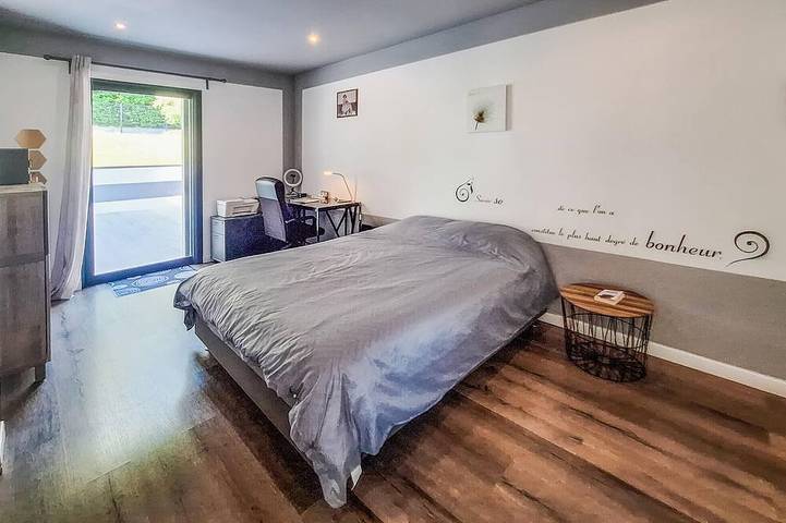 Location de vacances pour 8 personnes, avec jardin à Bassens - 2