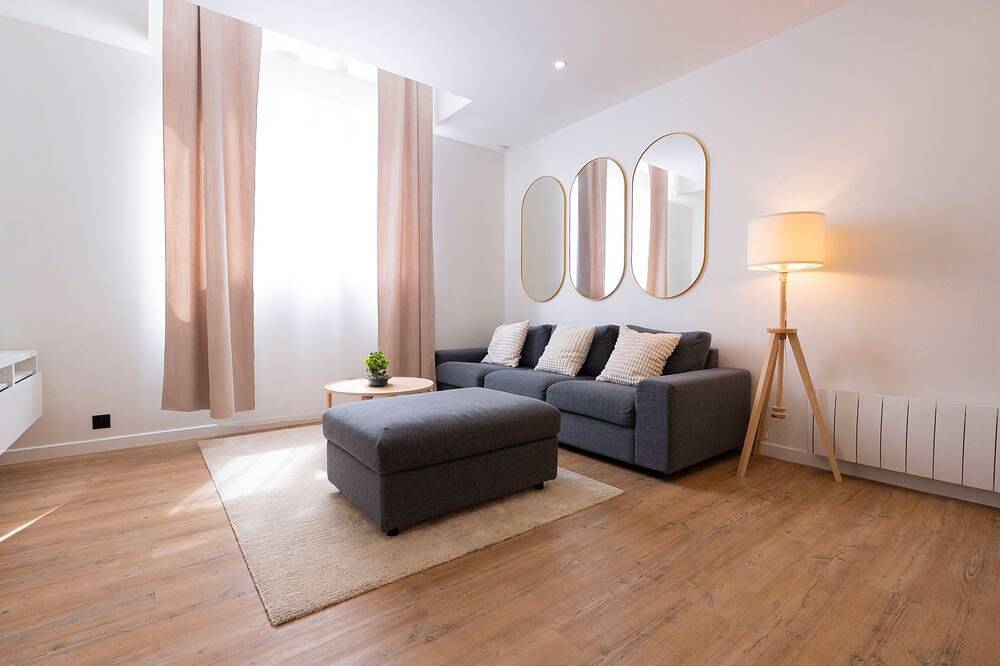 Entire apartment, Triplex loft with Jaccuzi in Le Mans, Sarthe