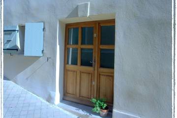 Gîte pour 4 personnes, avec jardin à Sablet