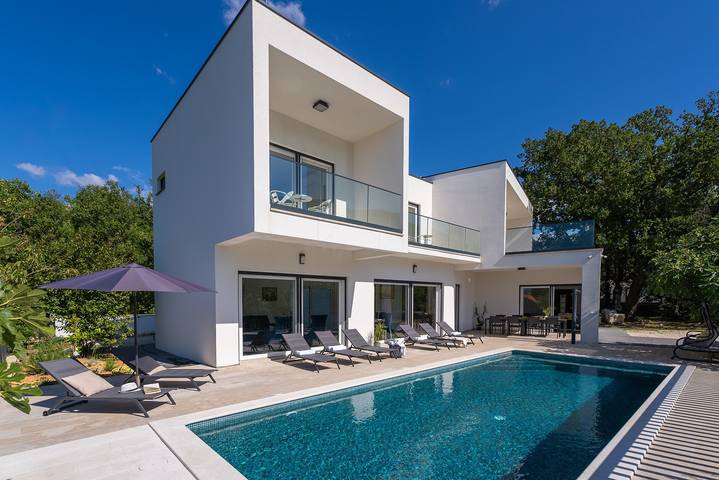 Ferienhaus für 8 Personen, mit Pool und Garten