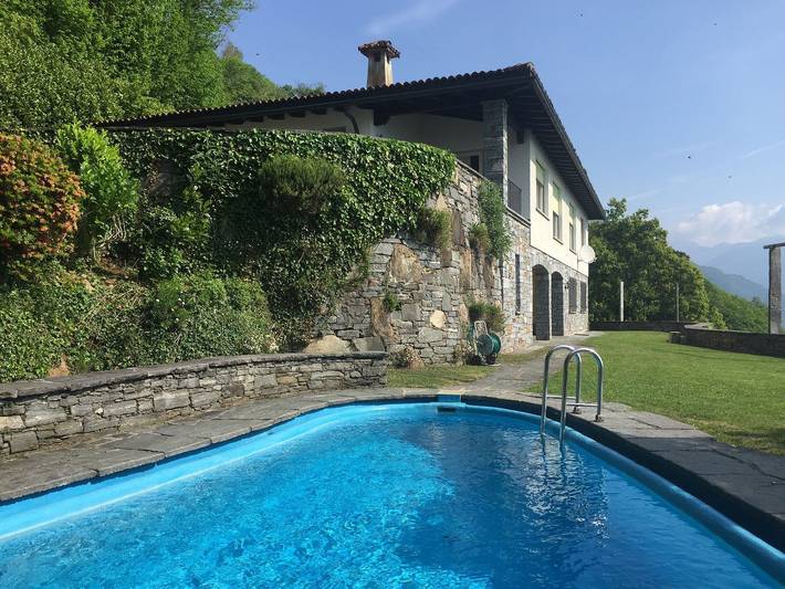 Ferienhaus für 6 Personen, mit Terrasse und Garten sowie Pool und Seeblick in Brissago