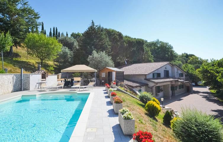 Appartamento intero, Accogliente appartamento con piscina e giardino, a 2.5 km dal Laghetto di Marcarelli in Magione, Lago Trasimeno