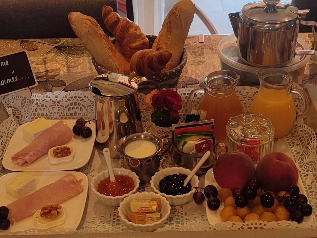 Chez Brigitte Chambre d hôtes avec cour privative,piscine, in Sorgues, Vaucluse