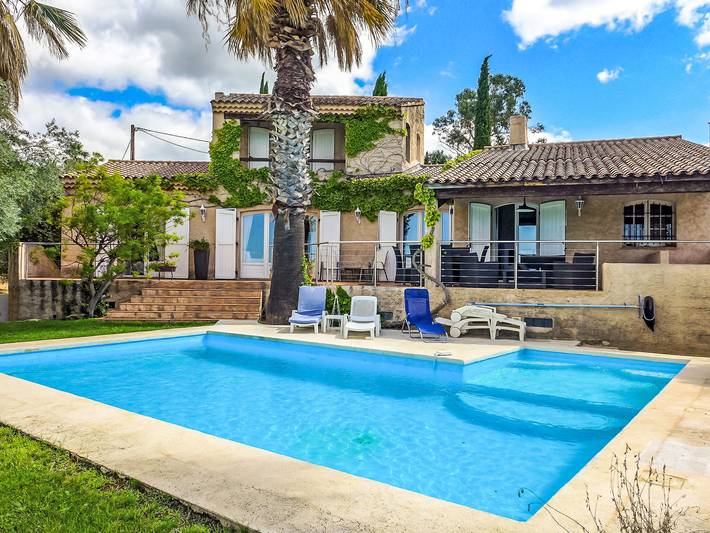 Location de vacances pour 6 personnes, avec balcon ainsi que jardin et vue à La Cadière-d'Azur