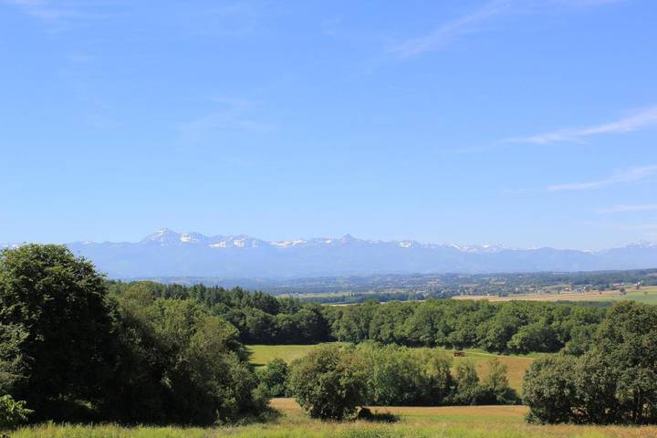 Gîte pour 6 personnes, avec jardin et vue à Castelvieilh