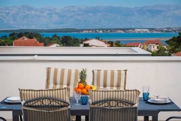 Ferienwohnung für 4 Personen, mit Terrasse und Whirlpool in Nin