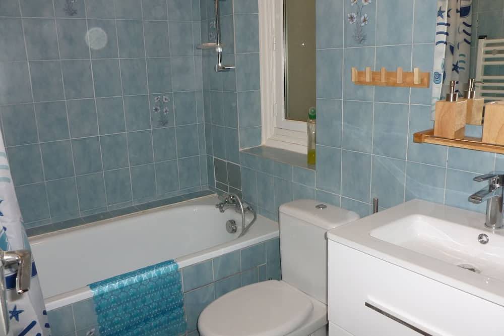 Entire apartment, T1 bis, view Nive, heart of city, ideal for couple / small family, everything on foot! in Bayonne, Bayonne region