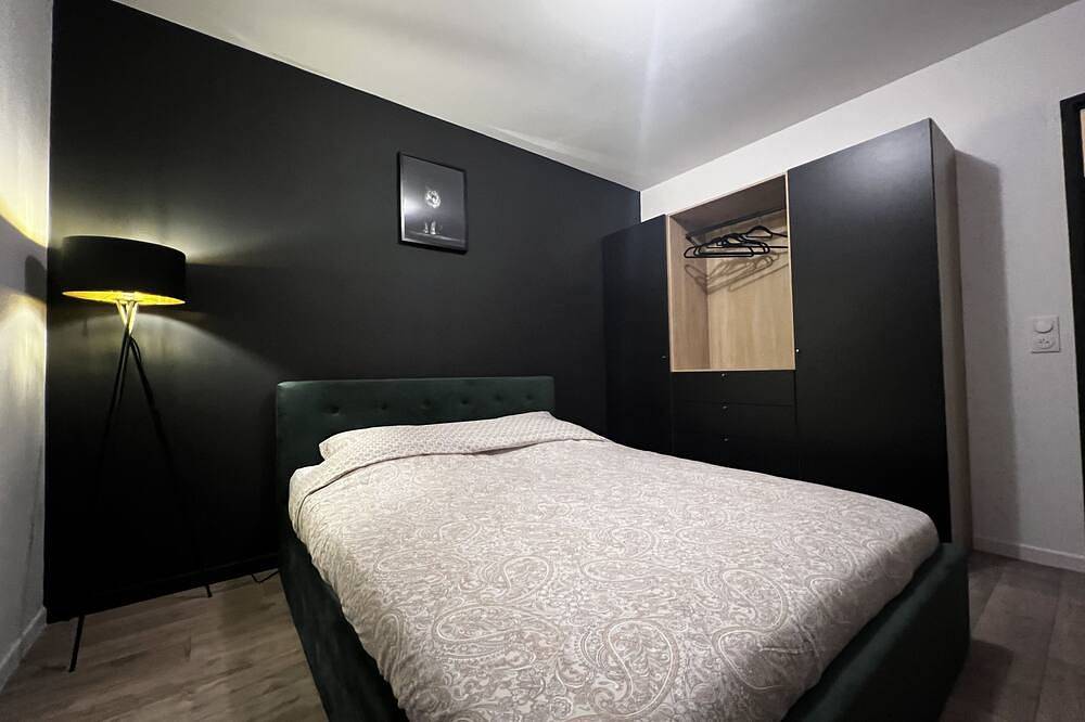 Appartement entier, Cozy Apartment, 15 minutes to Paris center, 25 minutes to Disneyland. in Fontenay-sous-Bois, Val-de-Marne