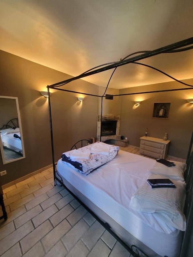 Gîte pour 2 personnes, avec jardin ainsi que terrasse et vue, animaux acceptés à Vinezac - 4
