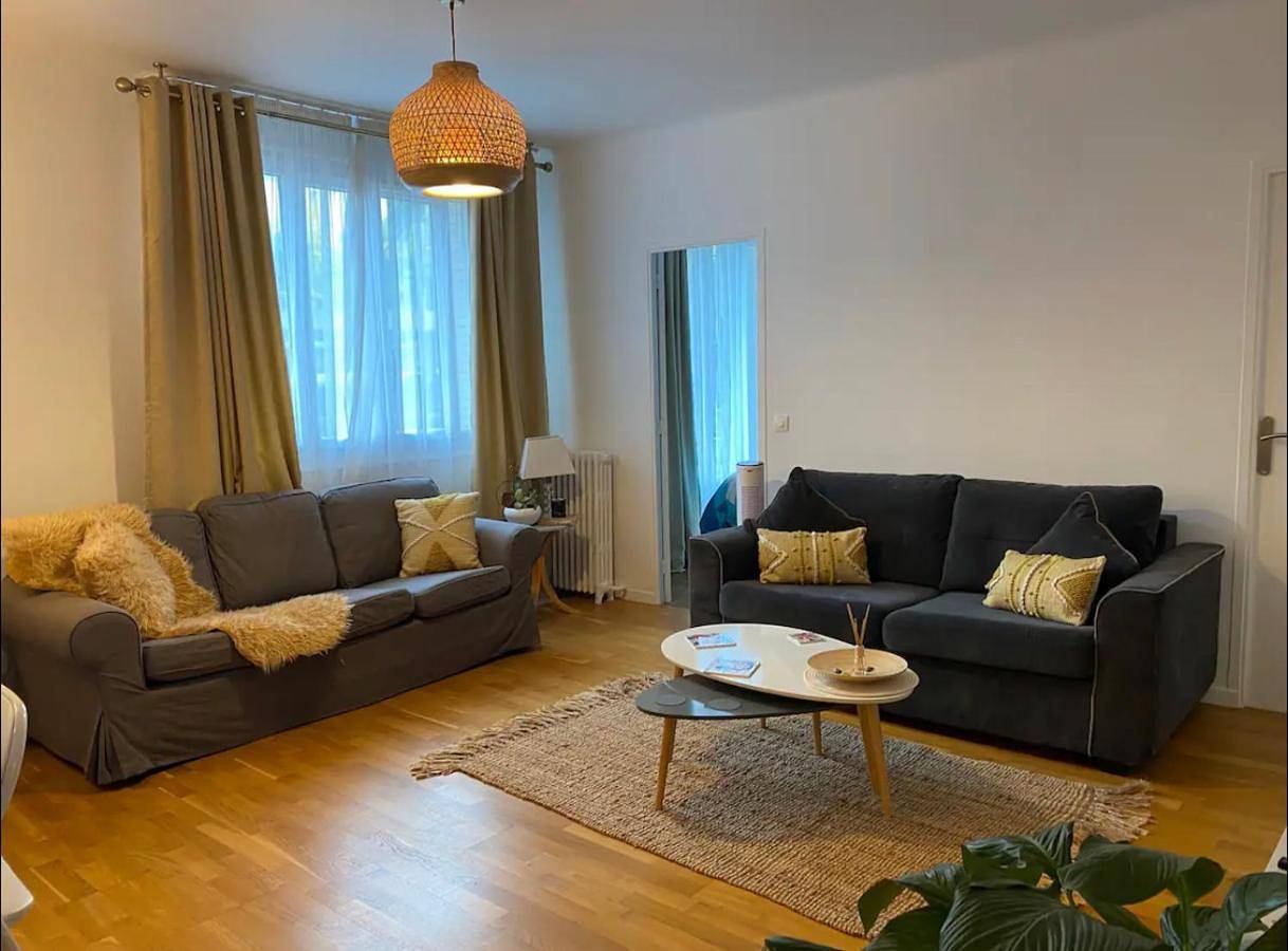 Appartement entier, One-Bedroom Apartment in Saint-Cloud, Hauts-de-Seine