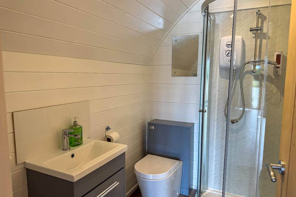 Luxury Glamping Pod over Fishing Lake in Boston (Lincolnshire), Lincolnshire
