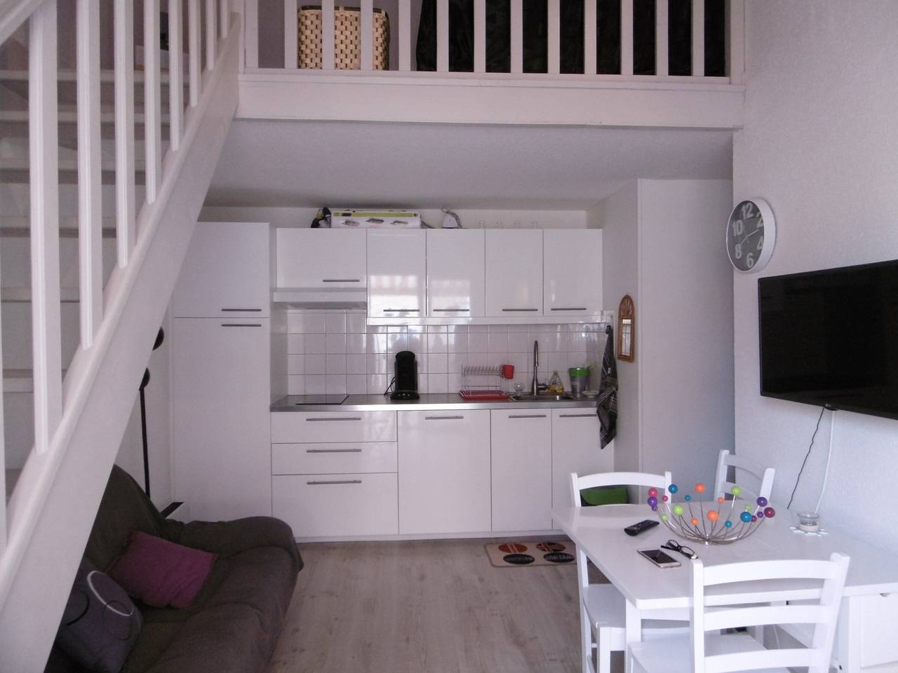 Stunning Villa with Mezzanine, A/C, Terrace, Parking - 150m from Beach! Sleeps 5 in Saint Pierre la Mer, Fleury