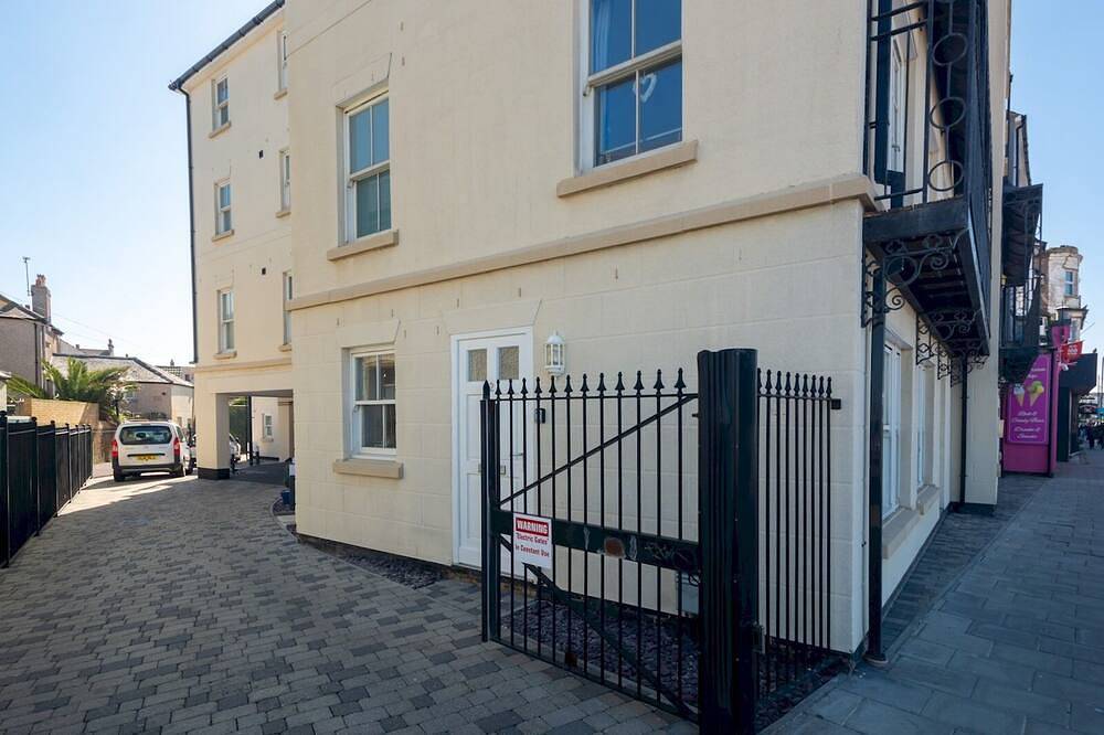 Geheel appartement, Pass the Keys | Sunset Cottage Luxury Home On The Seafront in Herne Bay, Kent