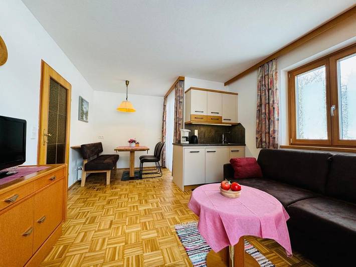 Ferienwohnung für 2 Personen, mit Ausblick und Garten sowie Seeblick am Weissensee - 2
